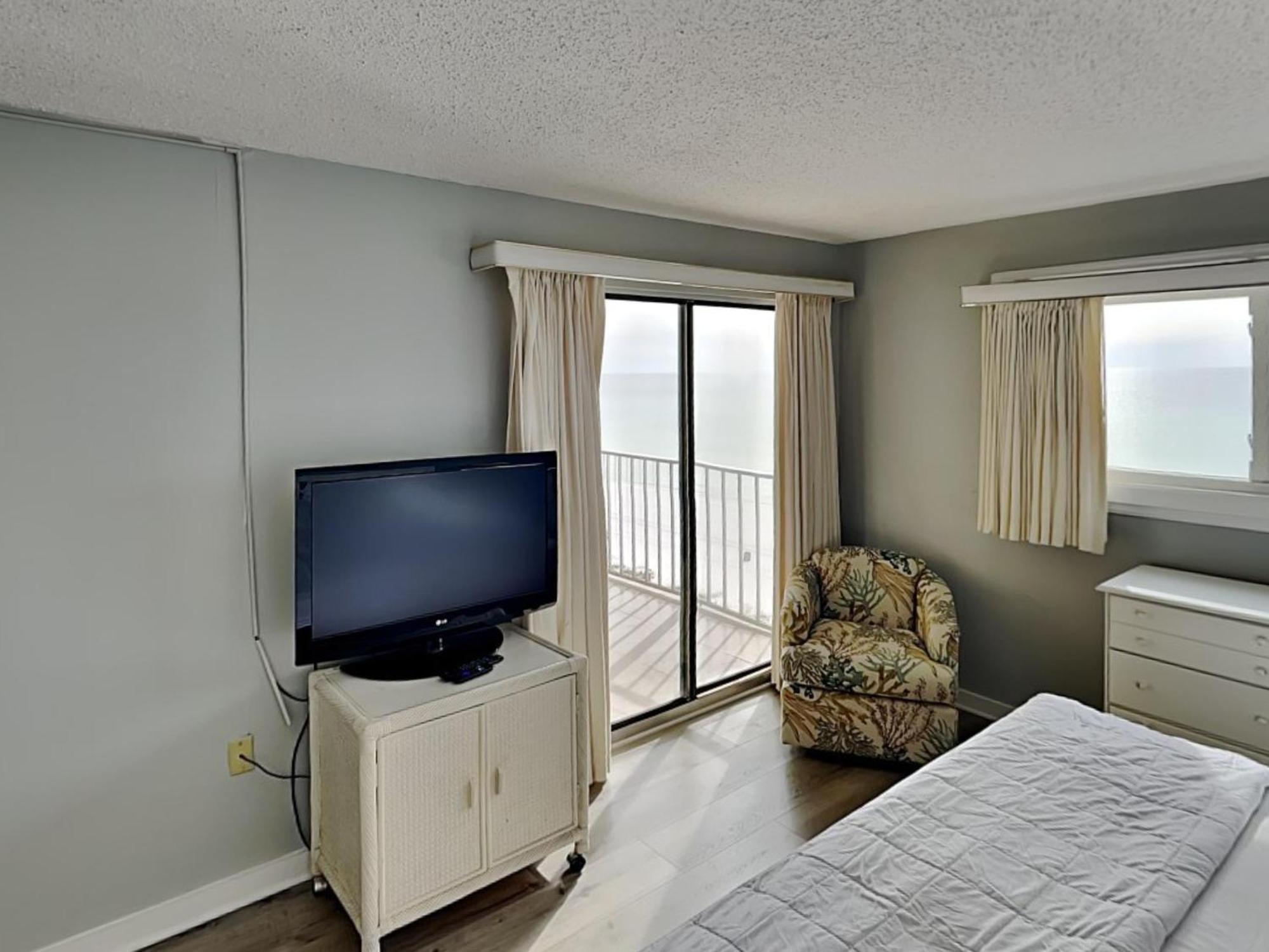 Regency Tower Pcb #710 Apartment
