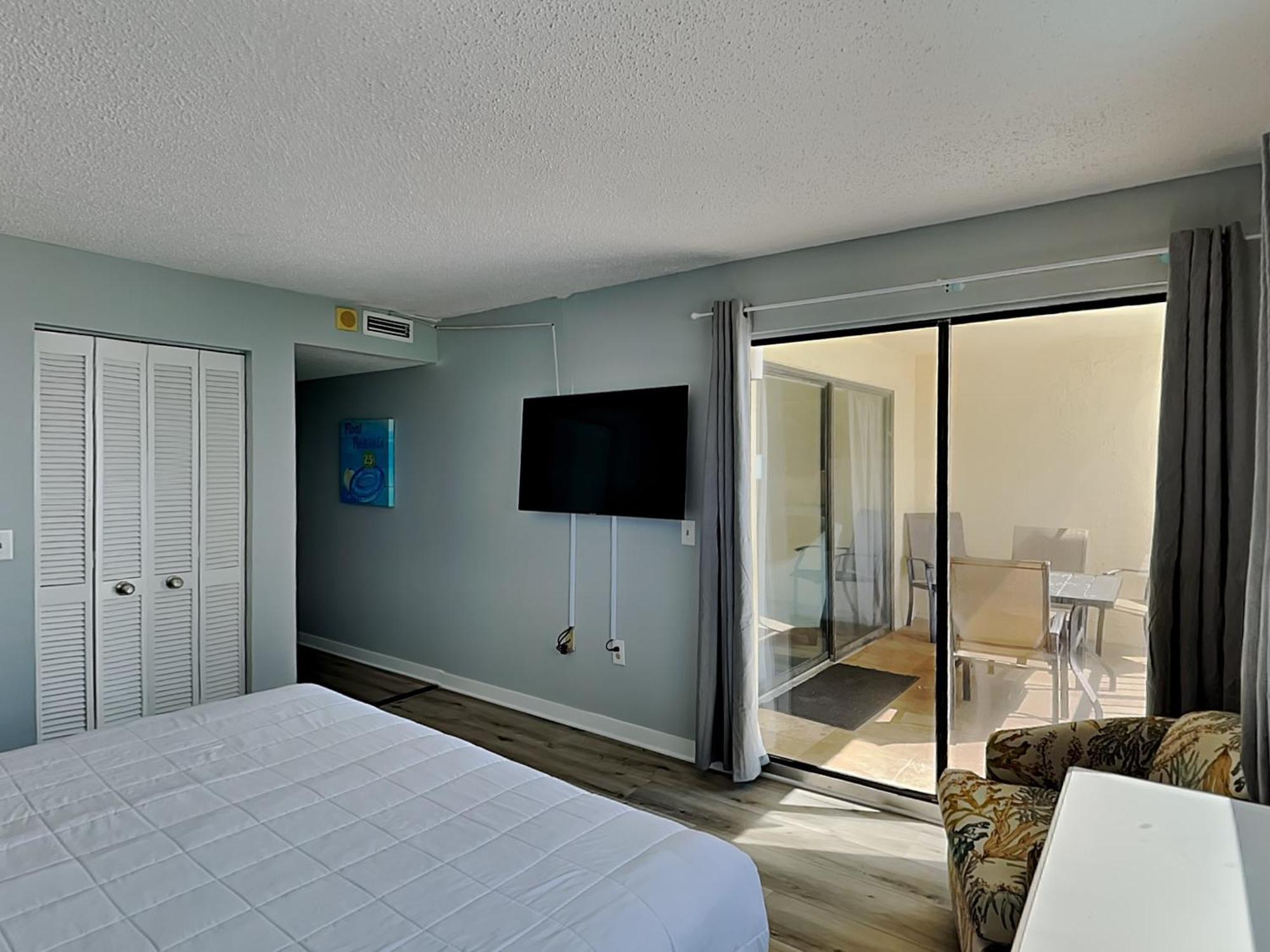Regency Tower Pcb #710 Apartment *
